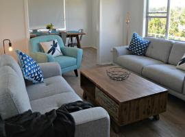 Beach Bunker Scotts Head，位于斯科茨海德的酒店