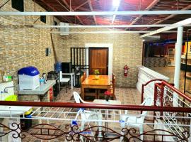 Jenessa's Bedsite, 3 Pers, AC, 5G Wifi, Netflix，位于Cantilan的酒店