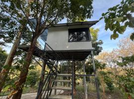 Wild 4rest Homestay and huts，位于安巴拉瓦亚尔的酒店