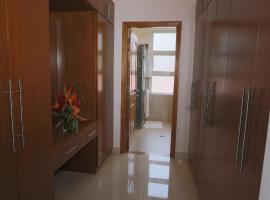 8BR Family Villa by Cliffhanger Villas，位于Misere的酒店