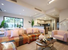 Stunning 4 Bed Villa, Private Pool, Damac Hills，位于Dubai Marina的酒店
