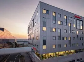希尔顿汉普顿伦敦盖特威克机场酒店，位于伦敦盖特威克机场 - LGW附近的酒店