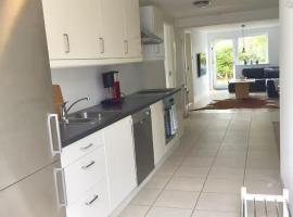 Modern & Spacious apartment，位于锡尔克堡的酒店