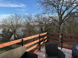 Nyugalom Kulcsa，位于Kulcs的带热水浴缸的酒店