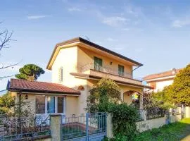 4 Bedroom Cozy Home In Lido Di Camaiore