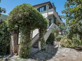 4 Bedroom Lovely Apartment In Nerola