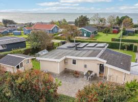 2 Bedroom Awesome Home In Kalundborg，位于凯隆堡的酒店