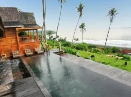 Spacious villa in Kabupaten Tabanan with sea view