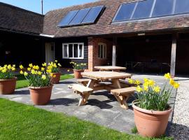 Palace Farm Courtyard and Granary Rooms，位于Doddington的青旅