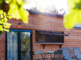 Cozy Tiny House with River View near Sistelo