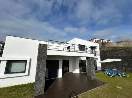 Charming house with garden in Angra do Heroísmo