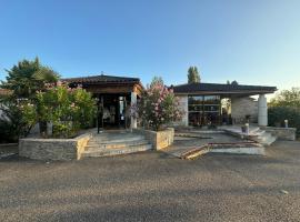 Logis Hotel La Bergerie Hôtel 3 étoiles Restaurant savoureux，位于圣皮尔拉菲的酒店