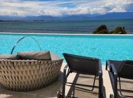 Beautiful 2Bed 2Bath Beach Apt in Cruz de Huanacaxt，位于克鲁兹德华纳卡克斯特尔的Spa酒店