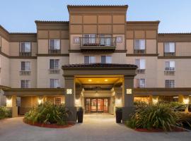 Larkspur Landing Extended Stay Suites Renton，位于伦顿的酒店