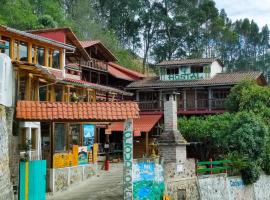 Hostal Cloud Forest，位于Chugchilán的带停车场的酒店