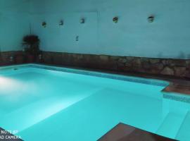 Villa La Luna CHALET COMPLETO，位于Guadajira的酒店