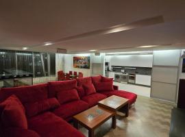 Huge luxury Fortuuna apartment with parking，位于塔尔图的酒店