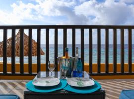 Oceanfront Luxury Living - 2 Bedroom Condo，位于简蒂埃尔的酒店