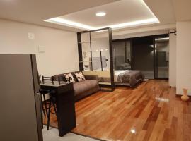 Nuevo departamento de lujo céntrico Zona Obrajes，位于拉巴斯的酒店