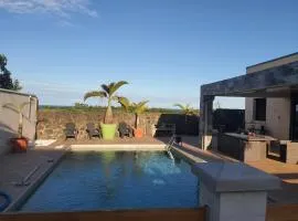 villa avec piscine privé vue sur mer et montagne