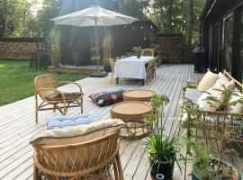Elegant New Cottage On Quiet Woodland Site，位于尼克宾西兰岛的酒店