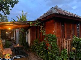 Ayolah surf House &Surf Camp，位于Jembrana的酒店