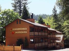 Sleepy Hollow Cabins and Hotel，位于Crestline的酒店