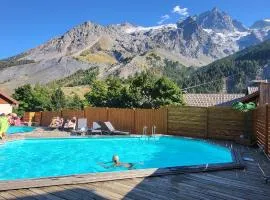 Mountain Lodge in Alps-chez Philippe, Panoramic-Village, Renting, view over Glaciers