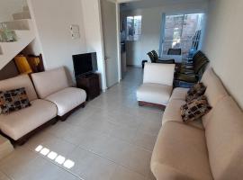 Residential House，位于Ayala的酒店