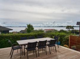 Cozy Beach House With Sea View In Gråsten，位于格罗斯滕的酒店