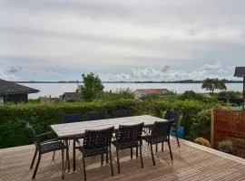 Cozy Beach House With Sea View In Gråsten