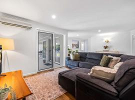 Family-Friendly Home with Private Pool and BBQ，位于布德林姆的酒店