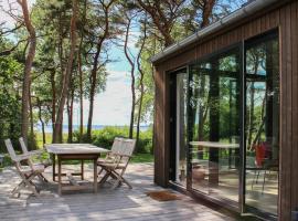 Holiday Home On Orø With Sea Views Of The Isefjord，位于霍尔拜克的酒店