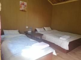 Crocodile View Camp Hôtel，位于巴拉特布尔的酒店
