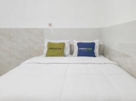 Urbanview Aurel House Cirebon，位于Plered的酒店