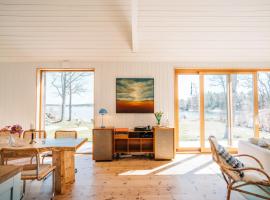 Island Home By Water And Sauna In Södermöja，位于Möja的酒店