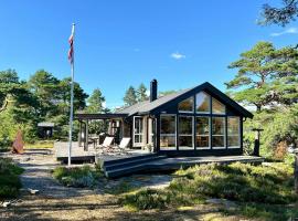 Family Cabin With Panoramic Windows By Oksrødkilen，位于格尔斯维克的酒店