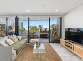 Crown Beach Escape - Stylish Comfort by the Sea