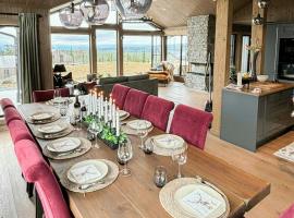 Architect Mountain Cabin At Lygna With Views，位于Jaren的酒店