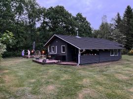 Peaceful Home Surrounded By Fields And Forest，位于海宁的酒店