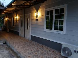 Teratak Adamia Roomstay 02，位于龙运的酒店