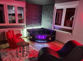 Cerises Love- Love room- Balnéo，位于Sarralbe的酒店