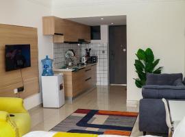 The Loftel-Serenity，位于Ruaka的带泳池的酒店