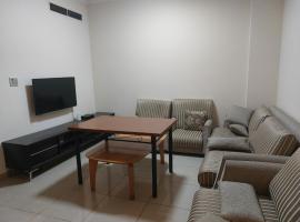 PRIVATE BEDROOM FOR BUSINESS EXECUTIVES DUBAI SHARJAH BORDER By MAUON COM，位于沙迦的酒店