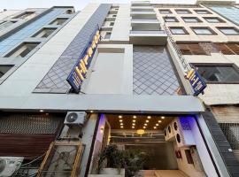 Hotel Emerald Suites & Banquet，位于诺伊达的酒店