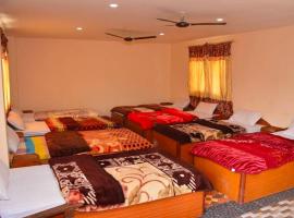 Sauraha Inn，位于索拉哈Bharatpur Airport - BHR附近的酒店