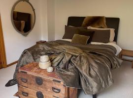 Serene Studio Retreat in Cygnet with Private Entrance，位于Cygnet的酒店