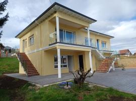Apartamentos Suances - Hinojedo 3000，位于Viveda的酒店