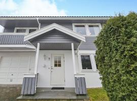 4 Bedroom Awesome Home In Sandefjord，位于桑讷菲尤尔的酒店