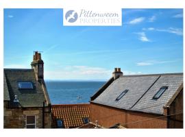 Dookers Nook- Quirky coastal cottage Pittenweem，位于皮滕威姆的酒店